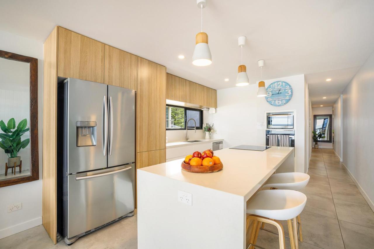 Absolute Front Renovated 3 Bdrm 2 Bath App *