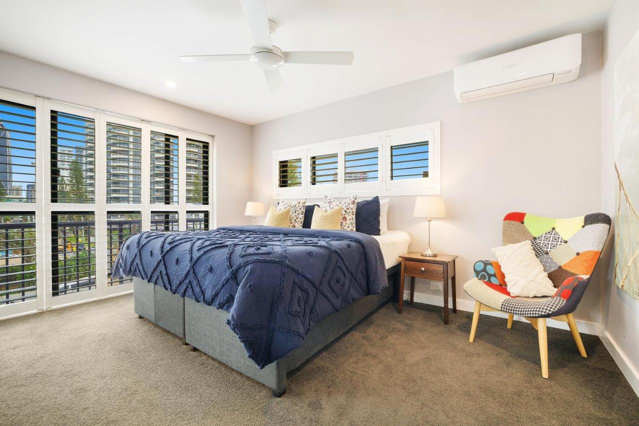 Absolute Front Renovated 3 Bdrm 2 Bath App Apartment