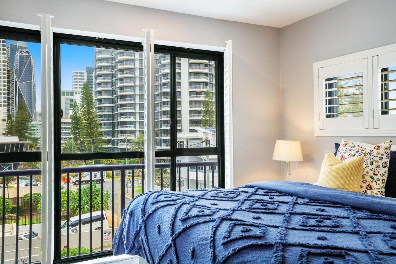 Absolute Front Renovated 3 Bdrm 2 Bath App * Gold Coast