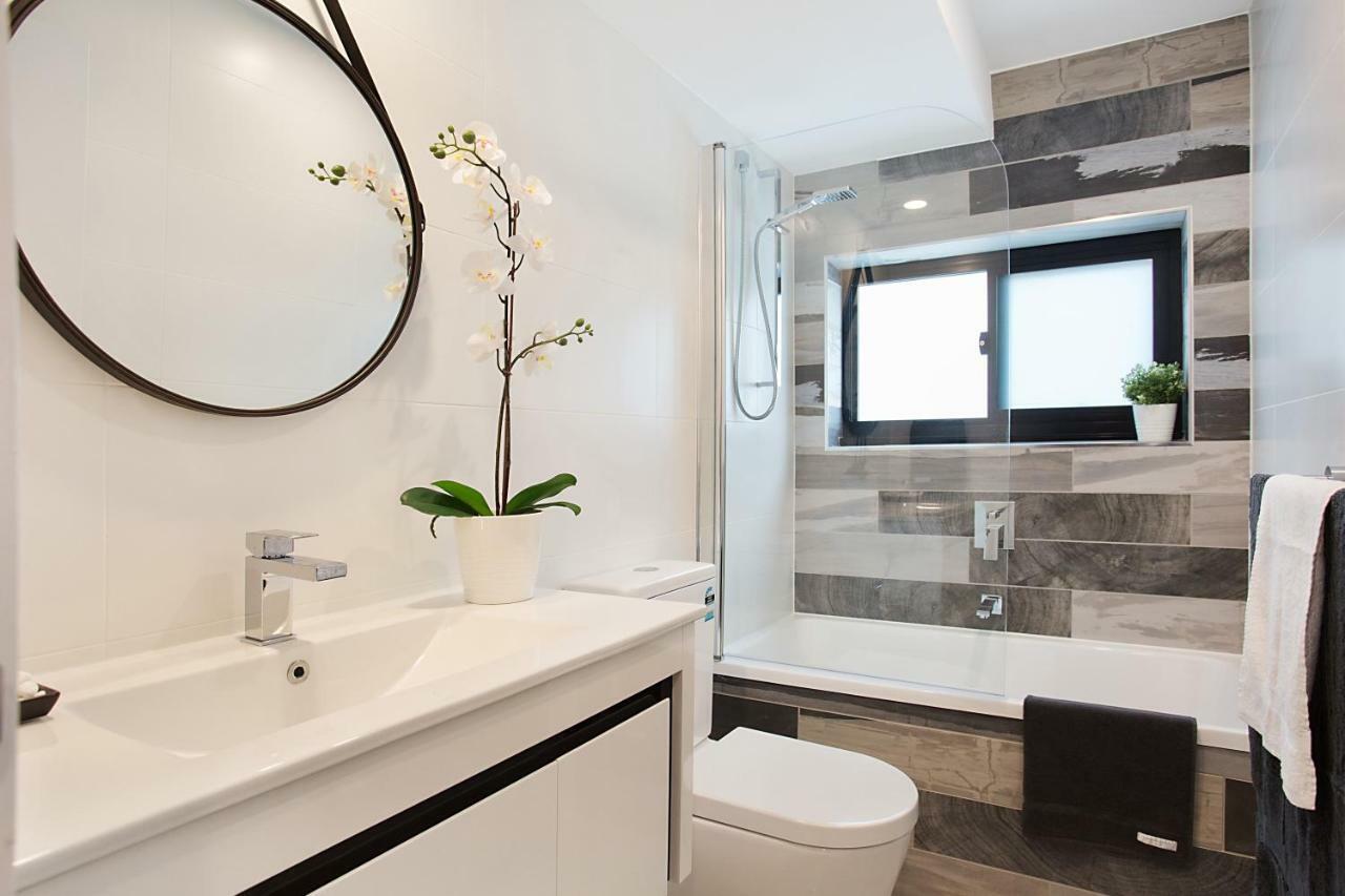 Absolute Front Renovated 3 Bdrm 2 Bath App Apartment